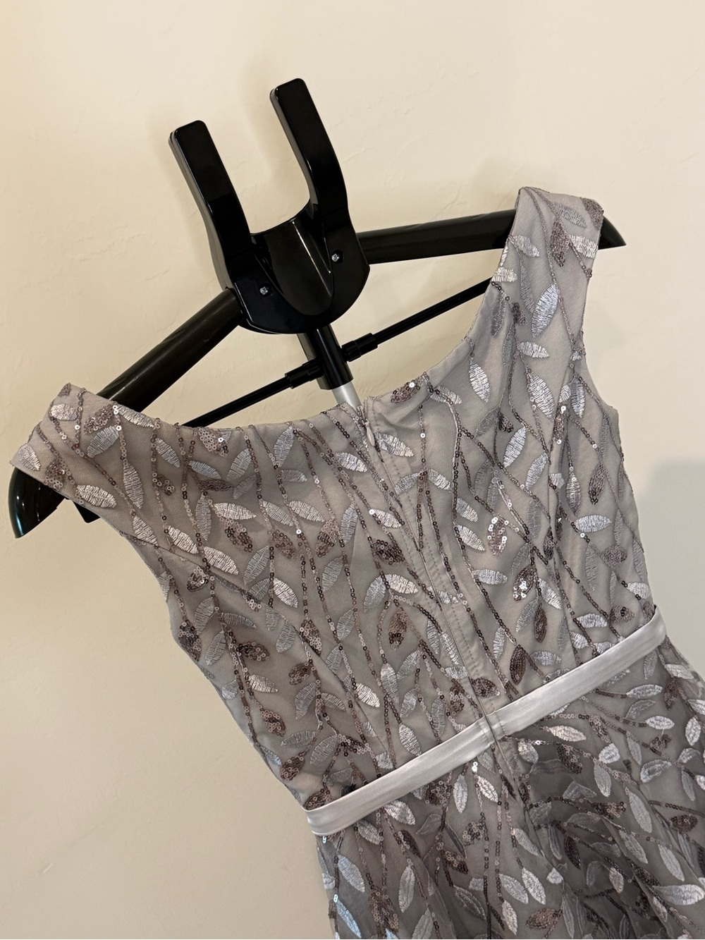 Quiz Silver Gray Sequin Embroidered Fit & Flare Dress Formal Homecoming Party - Picture 6 of 13